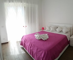 Double Room | Rollaway beds, free WiFi, bed sheets - Da Lucia B&B (Rome)