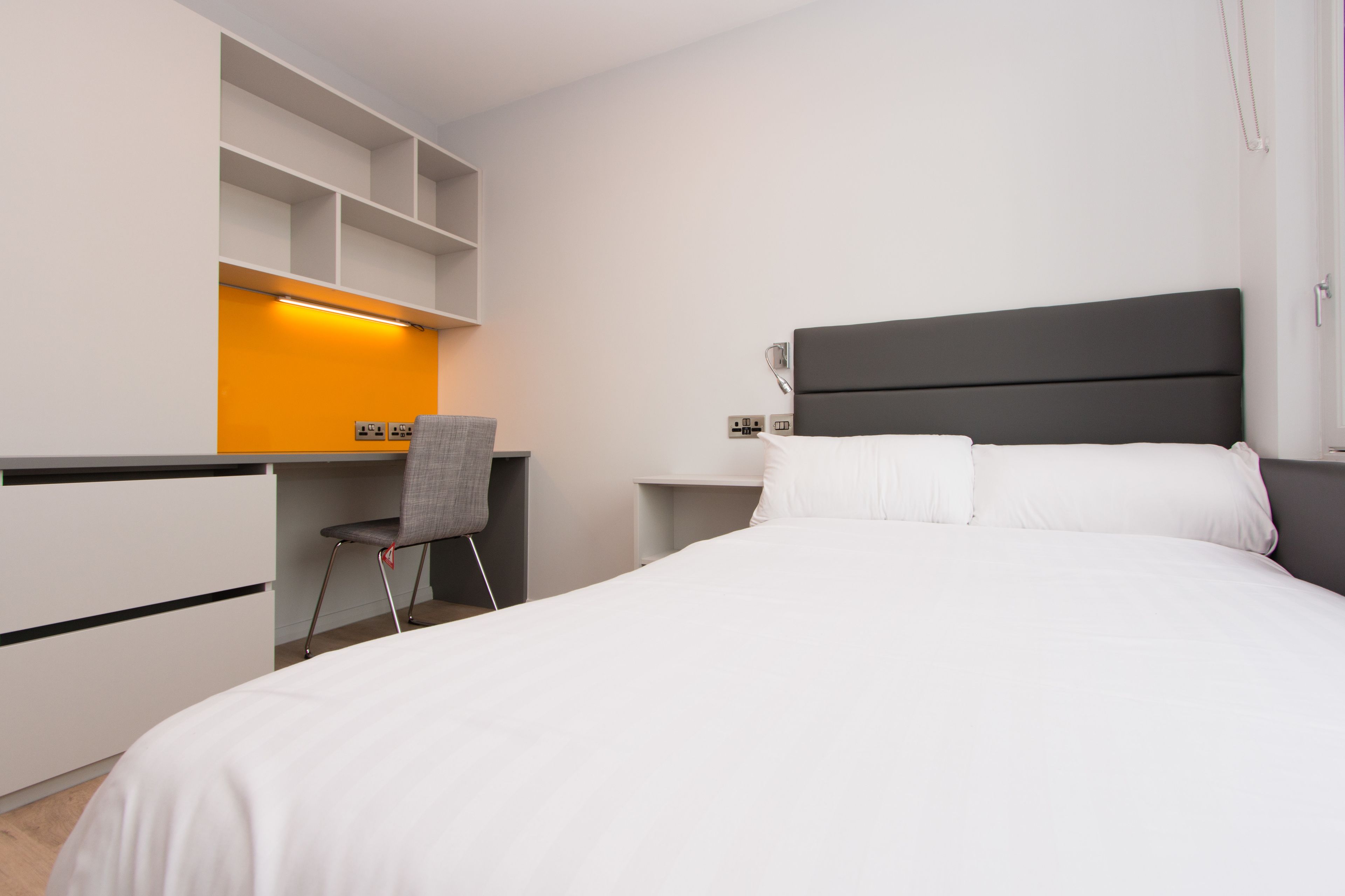 Foto - Destiny Student - New Mill