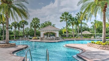 2 outdoor pools