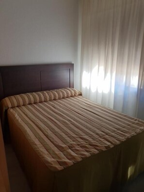 Down duvets, free WiFi, bed sheets - Hostal Los Gavilanes 2 (Toledo)