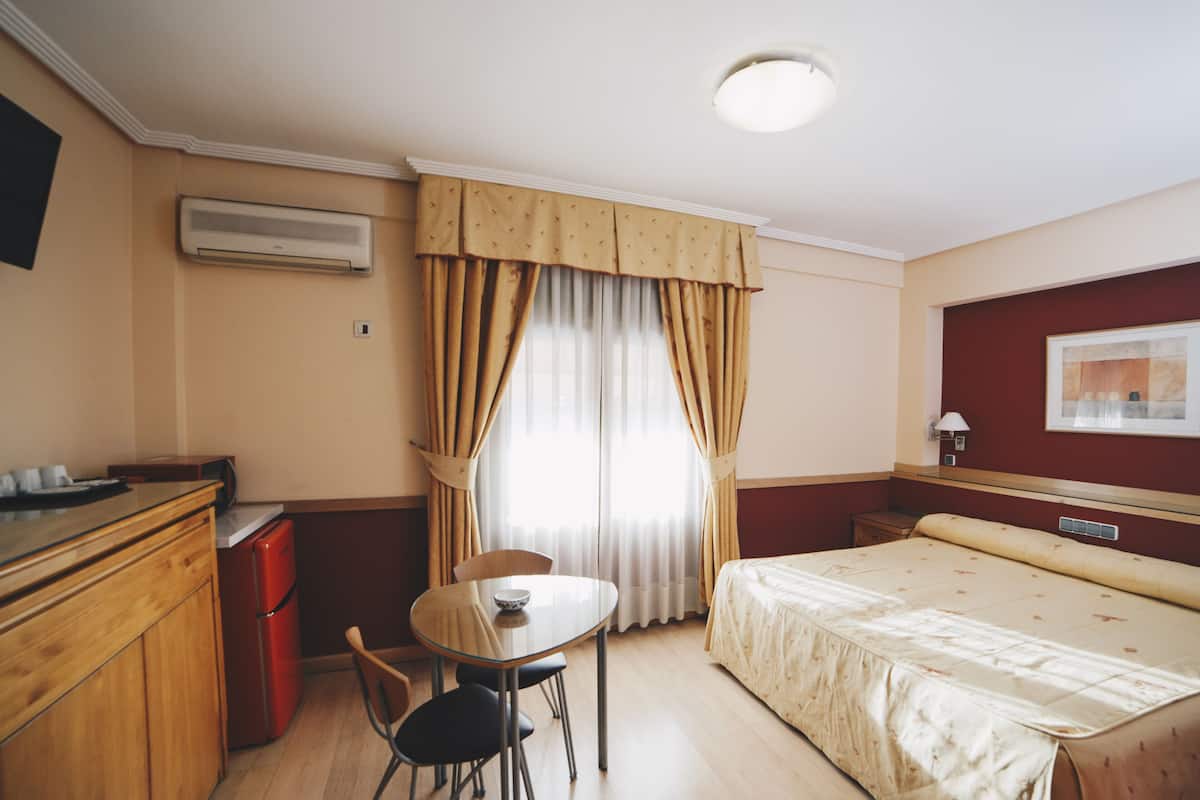 Studio (Triple) | Donzen dekbedden, gratis wifi, beddengoed