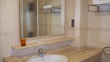 Studio (Triple) | Badezimmer