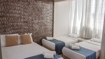 Minibar, escritorio, tabla de planchar con plancha y cunas gratuitas