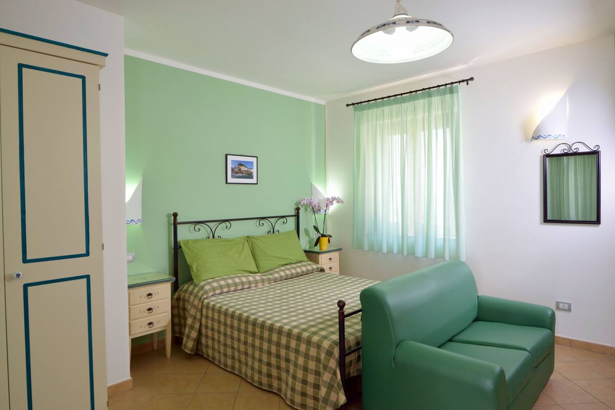 Standard Double Room | Premium bedding, minibar, in-room safe, desk