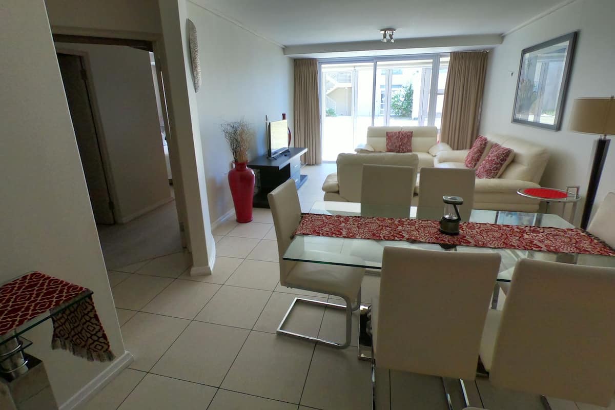 Standard-Apartment, 2Â Schlafzimmer | Wohnbereich