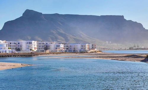 Lagoon Beach Hotel Apartments