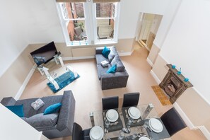 Luxury Villa, 3 Bedrooms | Living room - Majestic Villa in Exclusive Area (Nottingham)