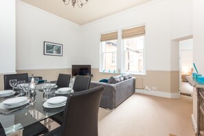 Villa de lujo, 3 habitaciones | Sala de estar | Televisión de plasma y Netflix 