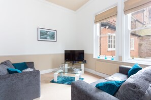 Luxury Villa, 3 Bedrooms | Living area - Majestic Villa in Exclusive Area (Nottingham)