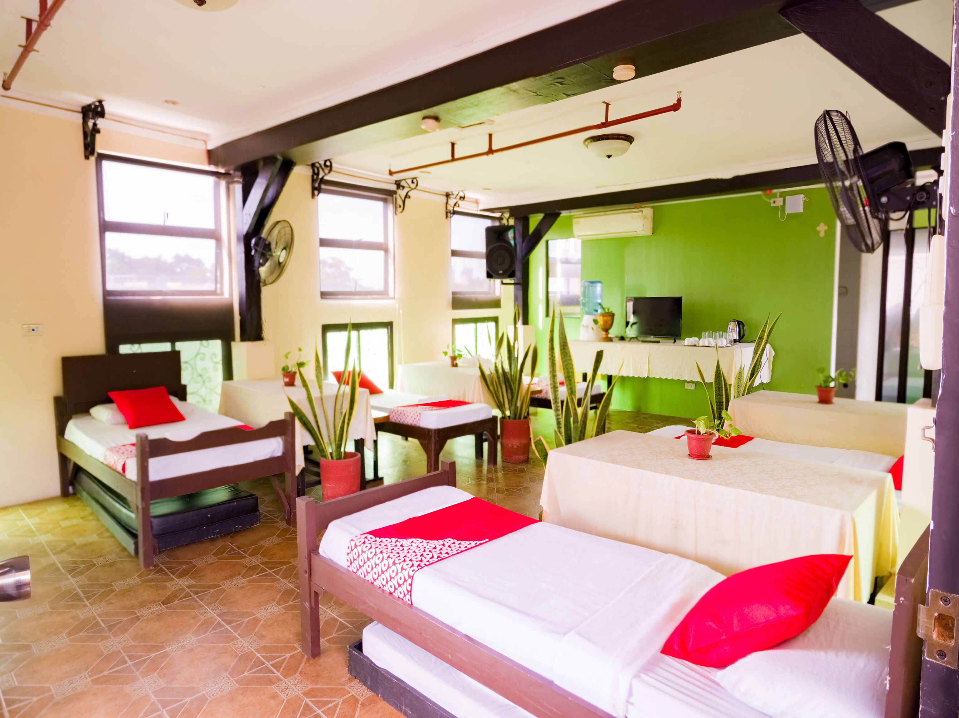 Superior Family Room | Meja kerja, Wi-Fi gratis, dan seprai linen