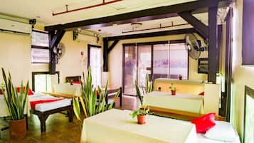 Superior Family Room | Desk, free WiFi, bed sheets