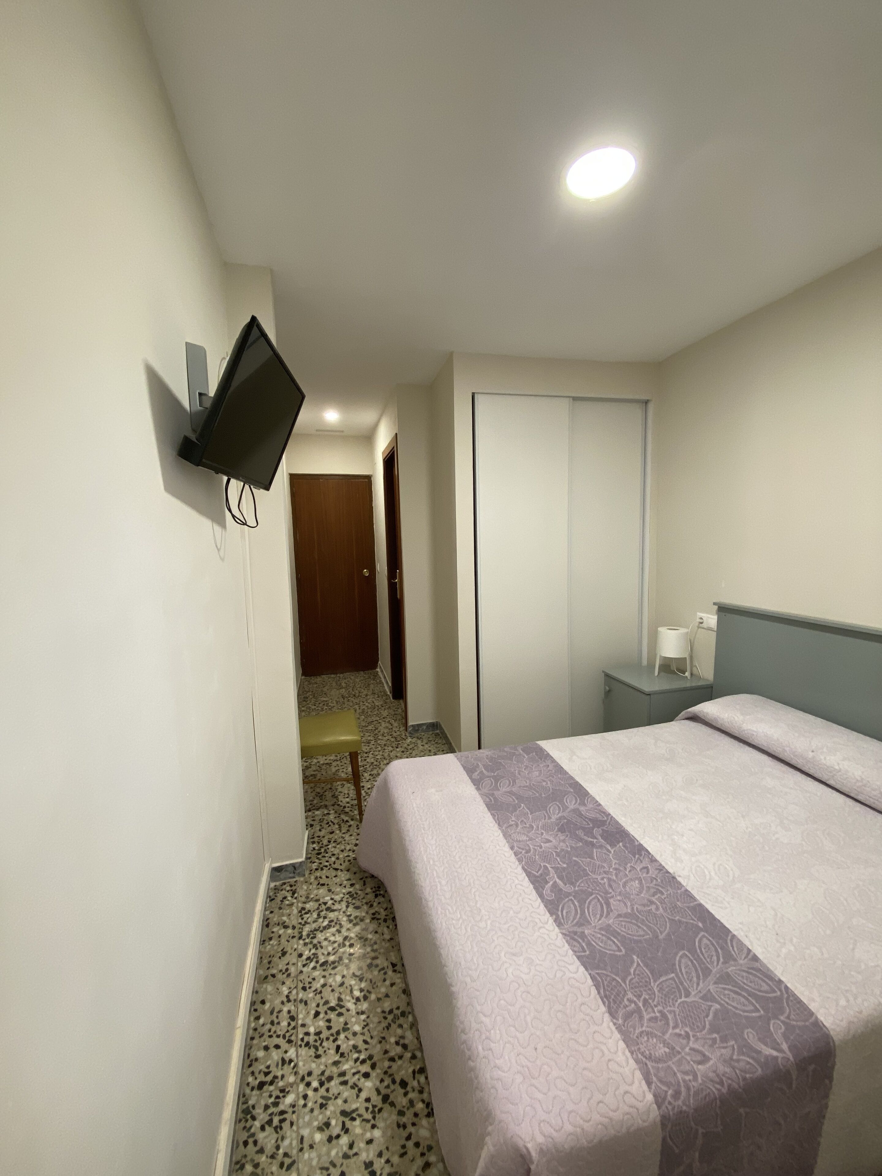 Economy-dobbeltværelse - privat badeværelse | Allergivenligt sengetøj, dundyner, skrivebord, gratis Wi-Fi