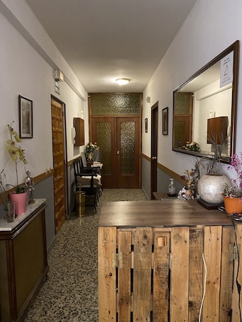 Recepción. Pension Martinez