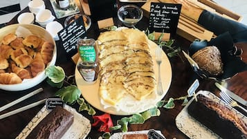 Daily buffet breakfast (EUR 15 per person)