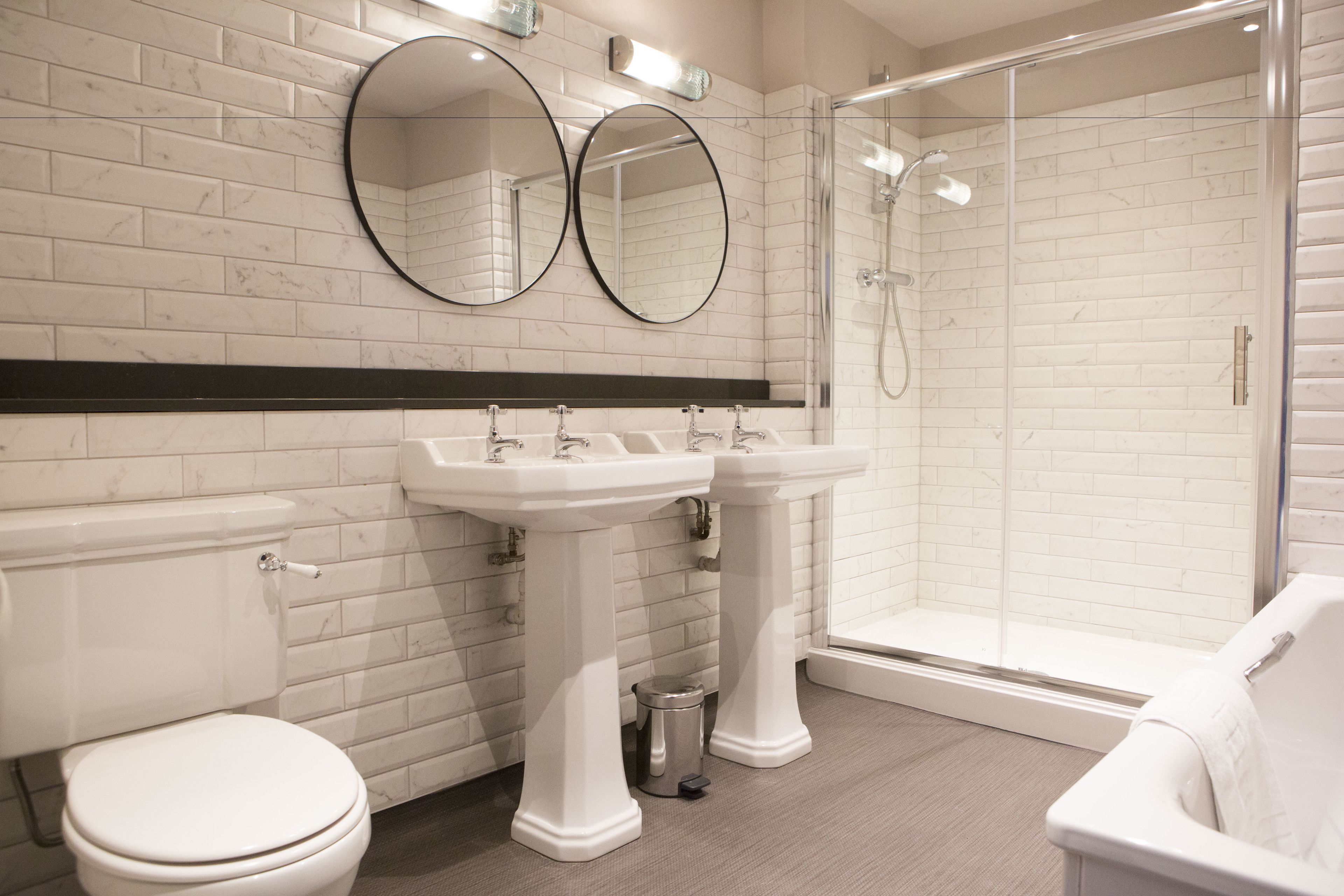 Presidential Double Room | Bathroom | Bathtub, deep soaking tub, free toiletries, hair dryer