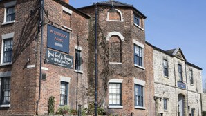 A brick building with a sign for 'Wynstay Arms' and 'Robinsons'. - Wynnstay Arms (Wrexham)