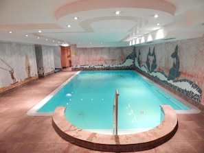 Indoor pool, pool loungers - Land Gut Hotel Zum Alten Forsthaus (Huertgenwald)
