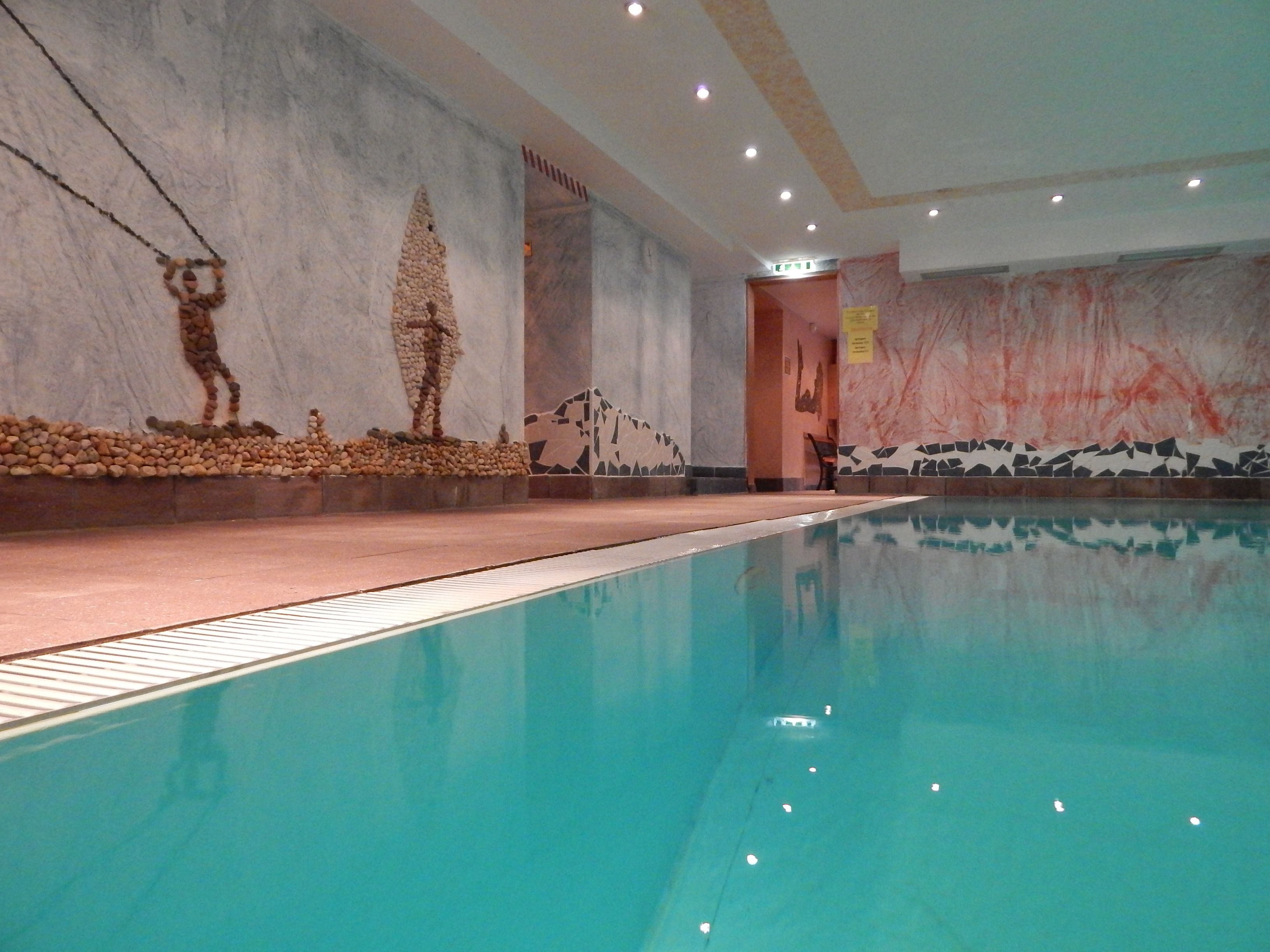 indoor pool, pool loungers