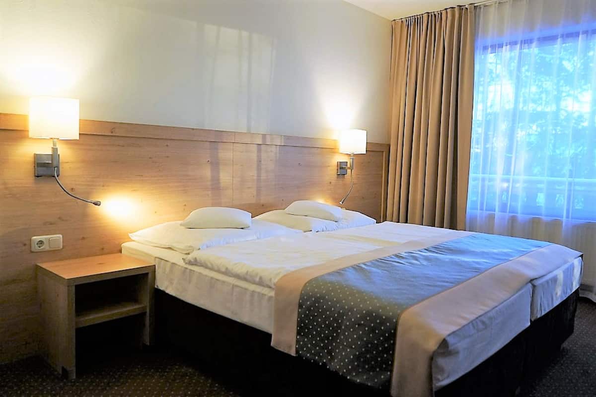 1 bedroom, in-room safe, desk, free WiFi