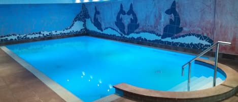 Indoor pool, pool loungers