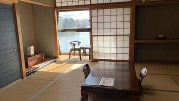 Premium Room, Non Smoking, Lake View | Individually decorated, free WiFi, bed sheets