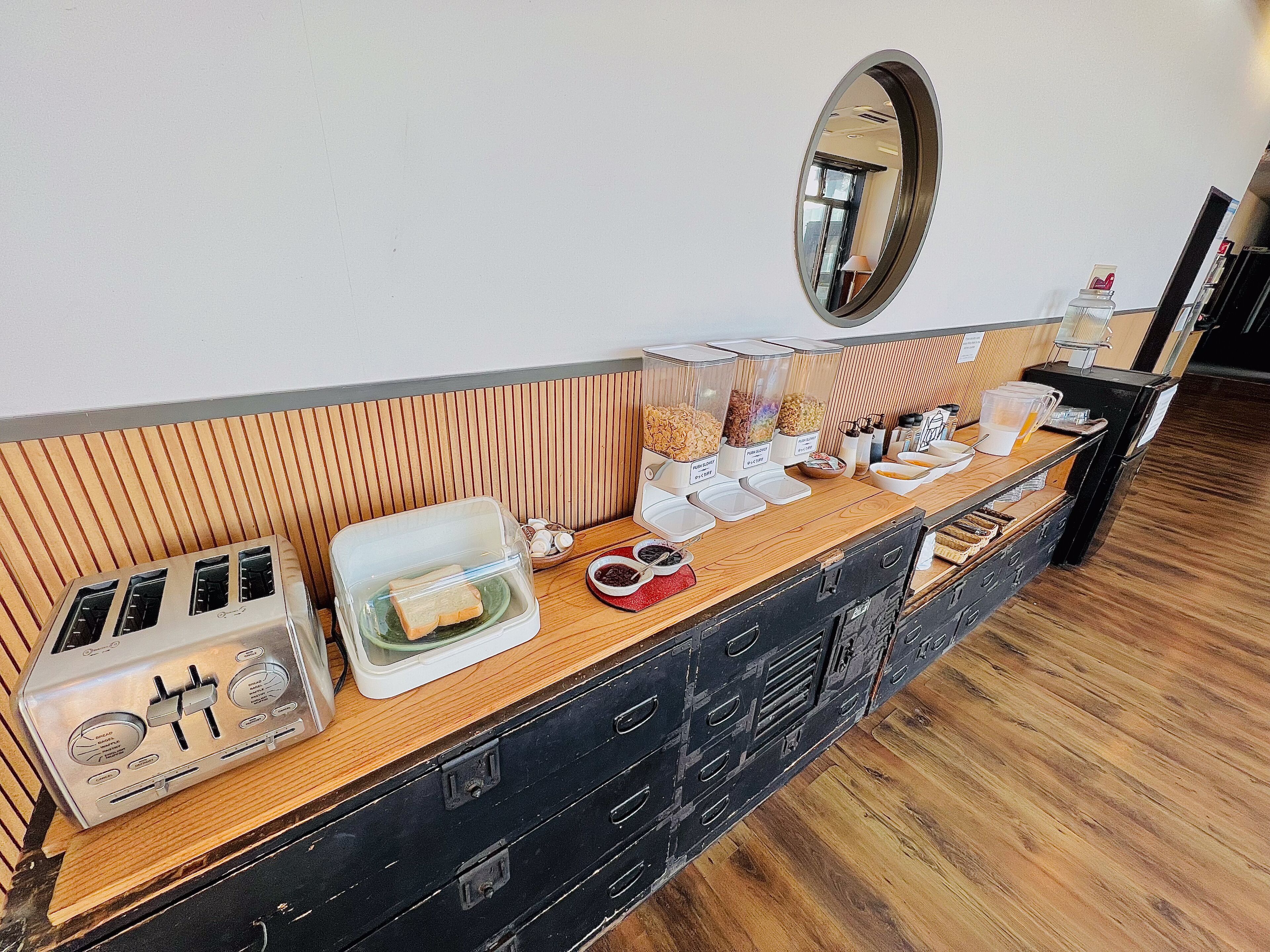 daily buffet breakfast (jpy 1000 per person)