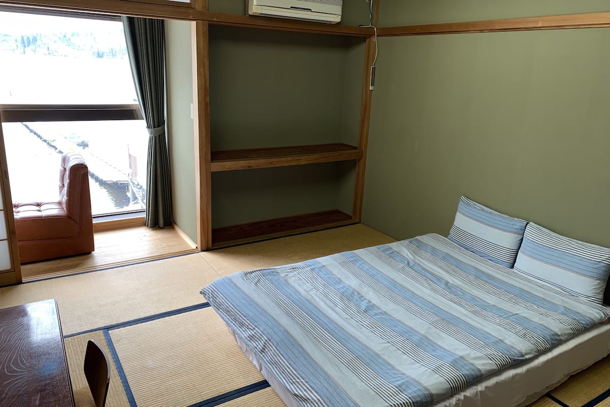 premium room 1 double bed, non smoking, lake view | 1 bedroom, individually decorated, free wifi, bed sheets