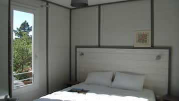 Individually furnished, iron/ironing board, cribs/infant beds, free WiFi