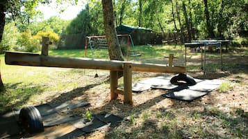 Área de juegos infantiles al aire libre