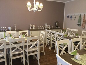 Free daily buffet breakfast  - Gästehaus Albers (Cochem)