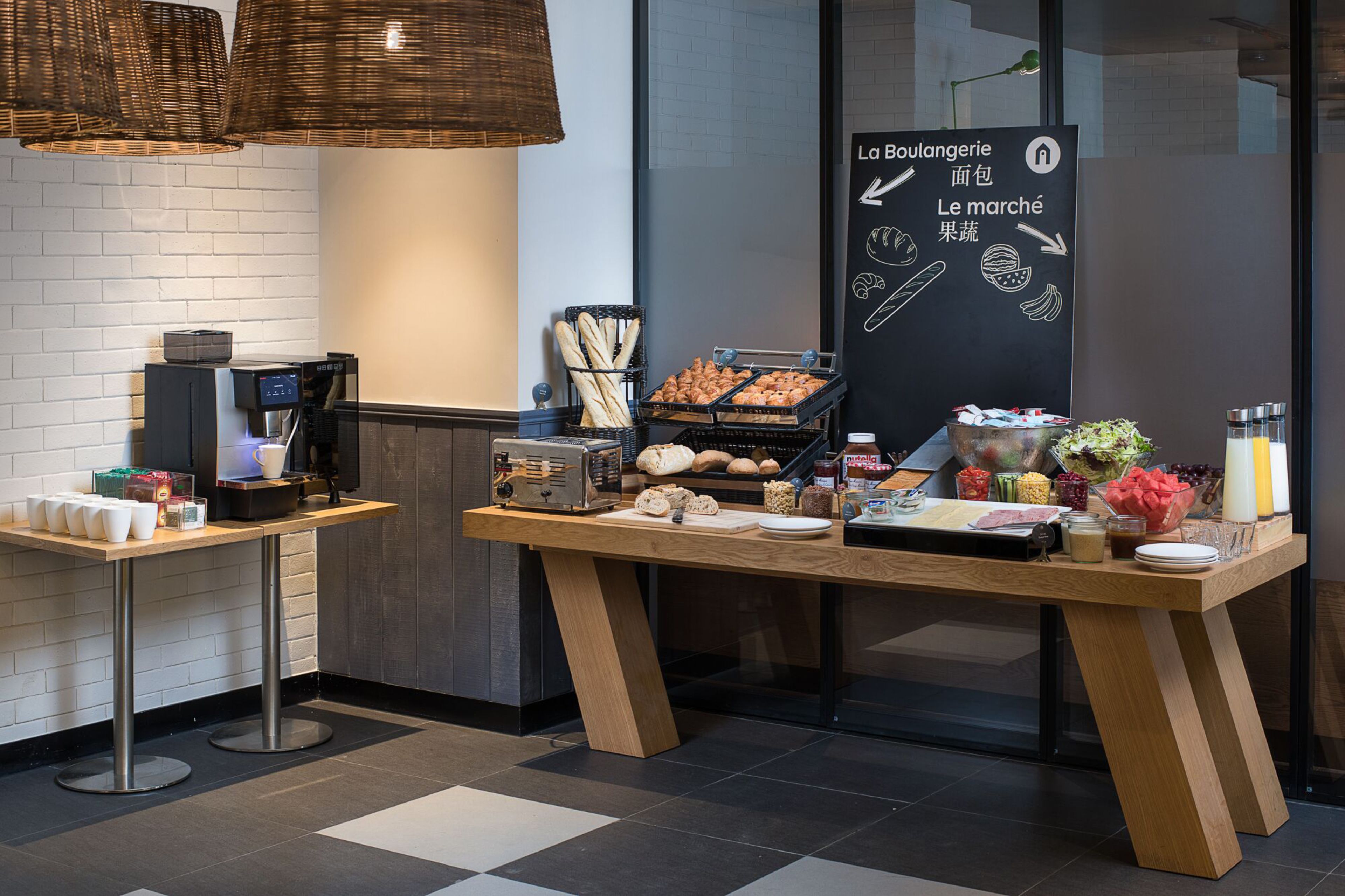 daily buffet breakfast (cny 68 per person)