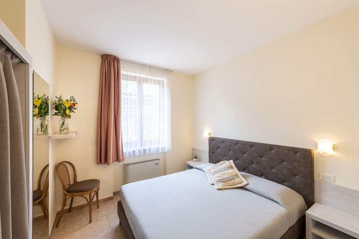 1 bedroom, cribs/infant beds, free WiFi