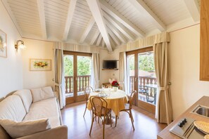 Suite – junior, tekjøkken | Eget kjøkken | Kjøleskap, ovn og kjøkkenutstyr