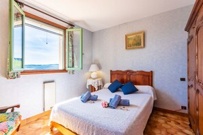 3 chambres, fer et planche à repasser, Wi-Fi gratuit, draps fournis