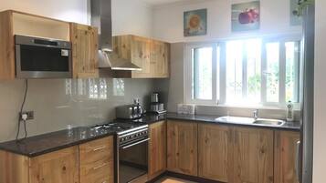 Family Villa, 1 Bedroom | Private kitchen | Fridge, microwave, oven, stovetop