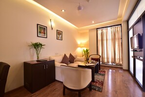 Suite | Desk, laptop workspace, rollaway beds, free WiFi - Hotel Surya Plaza (Kota)
