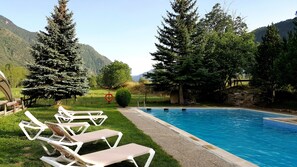 Piscine extérieure (ouverte en saison)