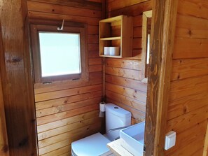 Douche, serviettes fournies, papier toilette