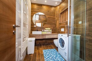 Shower, hair dryer, towels, soap - Holiday House with Private Terrace. High speed Wi-Fi Internet. (Maslenica Jasenice)