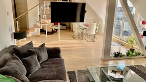 Premium Apartment, 2 Bedrooms | Living area | Flat-screen TV - Fewo Am Krongut Bornstedt (Potsdam)