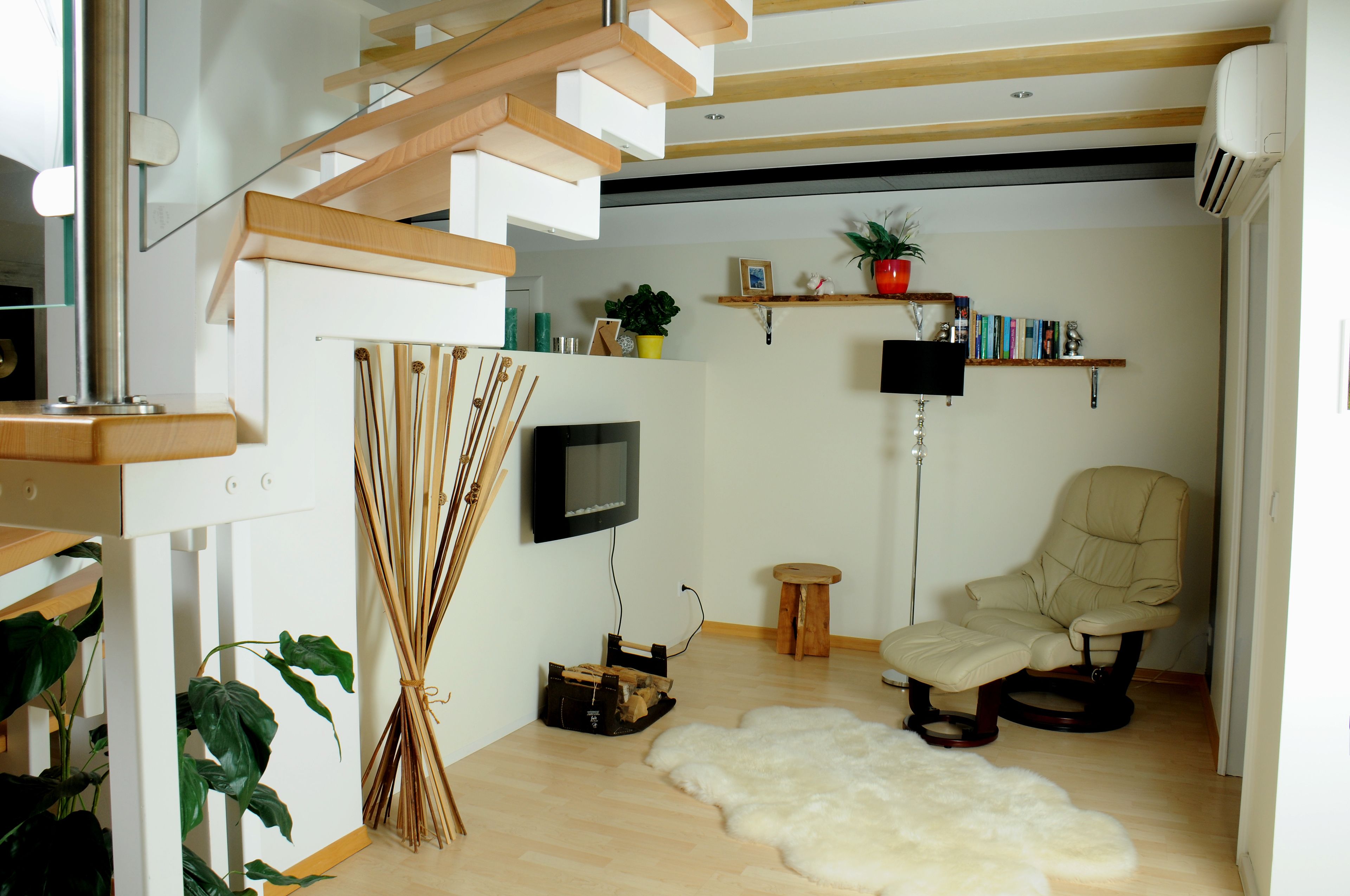 Premium-Apartment, 2 Schlafzimmer | Wohnbereich | Flachbildfernseher