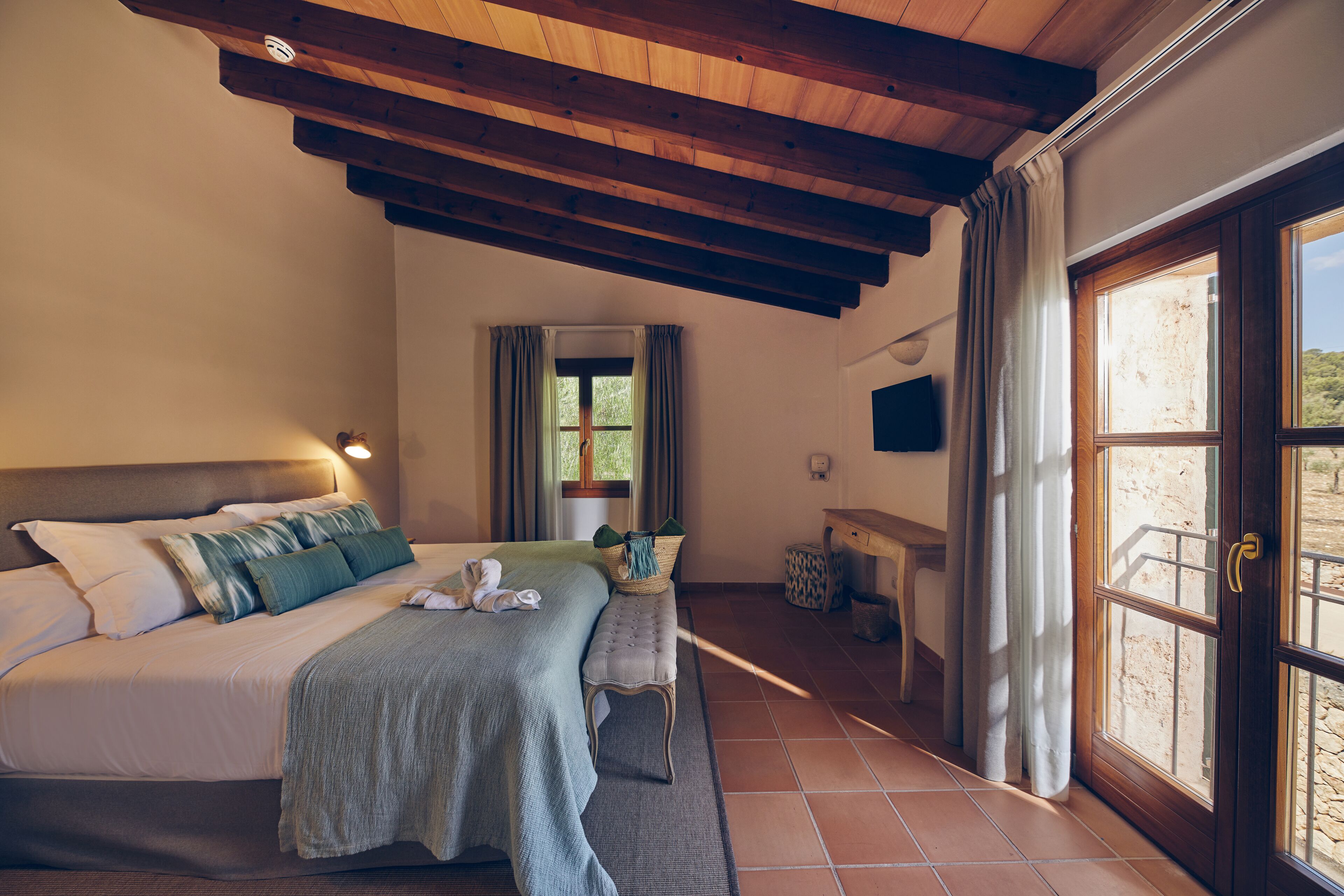 junior suite | 2 bedrooms, minibar, in-room safe, desk