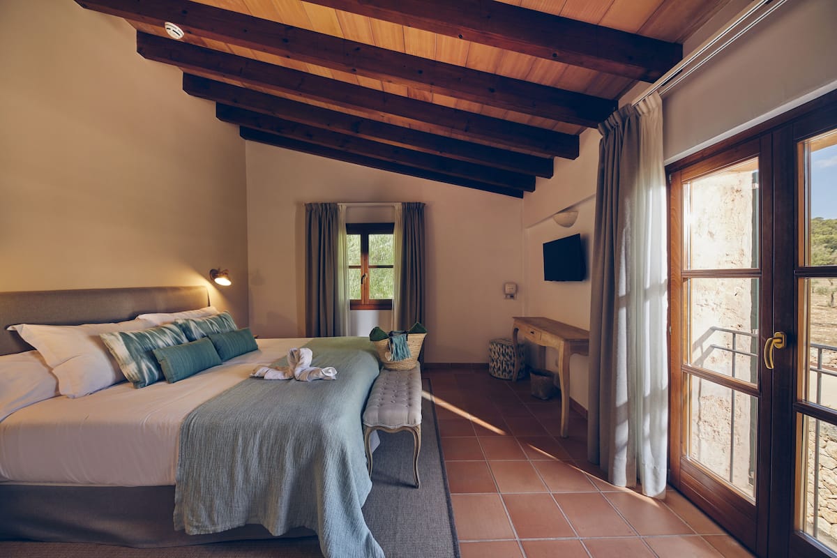 junior suite | 2 bedrooms, minibar, in-room safe, desk