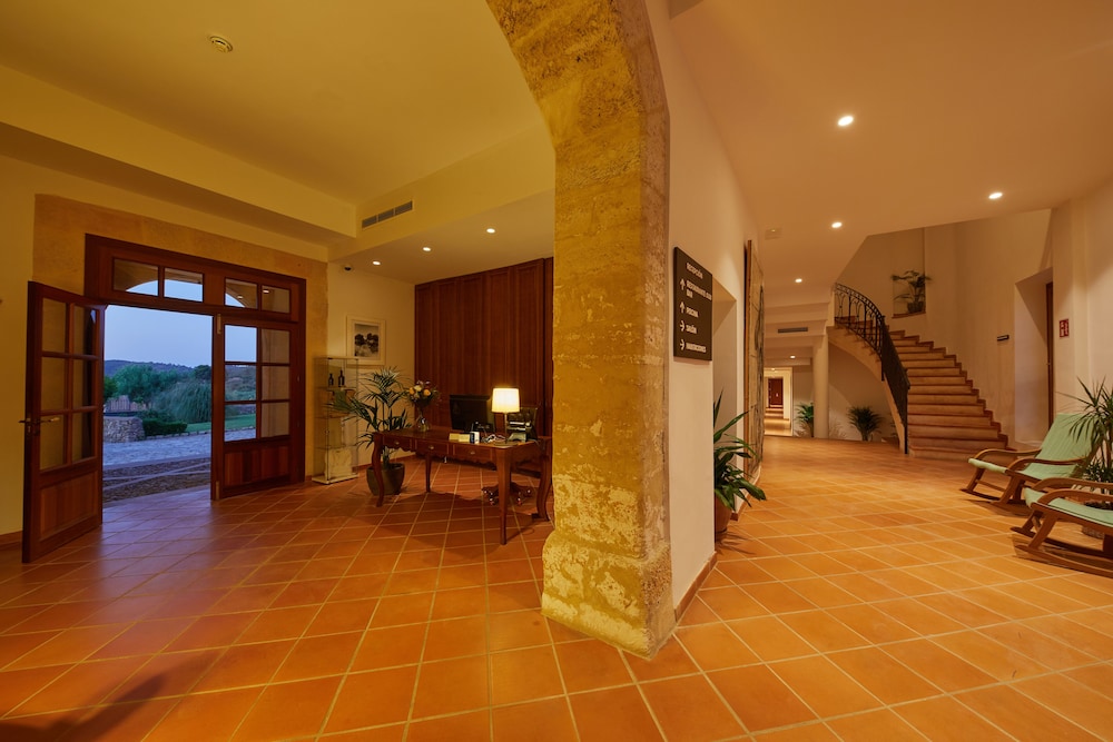 Finca Hotel Es Riquers by null