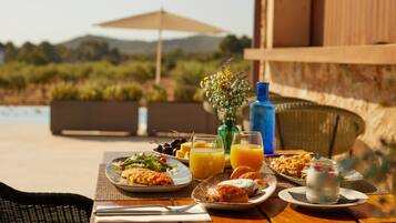 Daily buffet breakfast (EUR 20 per person)