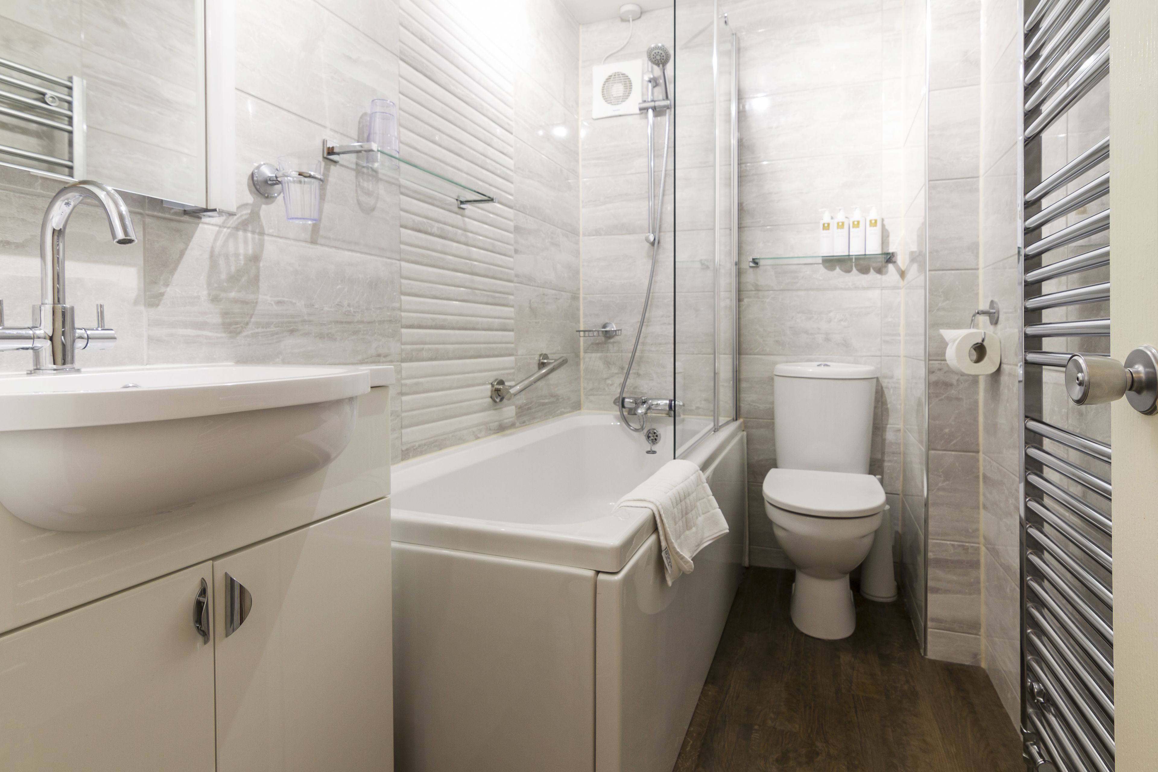 Deluxe Double Room, Ensuite (Superking ) | Bathroom | Combined shower/bathtub, deep-soaking bathtub, hair dryer, towels