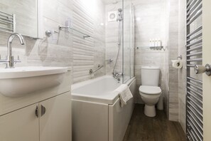 Deluxe Double Room, Ensuite (Superking ) | Bathroom | Combined shower/bathtub, deep-soaking bathtub, hair dryer, towels - Elder Grove (Ambleside)