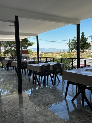 Standard Room | Terrace/patio - Oguz Pansiyon (Denizli)