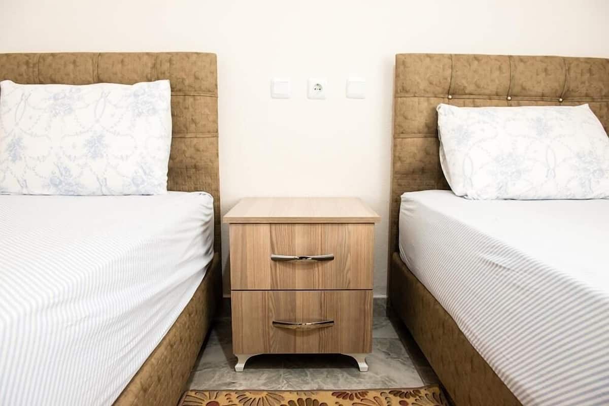 Habitación estándar | Escritorio, tabla de planchar con plancha y wifi gratis