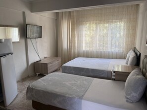 Habitació doble econòmica | Escriptori, planxa i posts de planxar i wifi gratuïta 